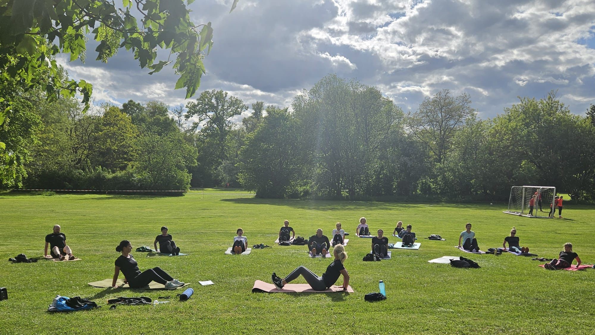 Workout im Projekt „Sport im Freien“ am 15. Mai - VfB Oberweimar trainiert auf dem Parksportplatz